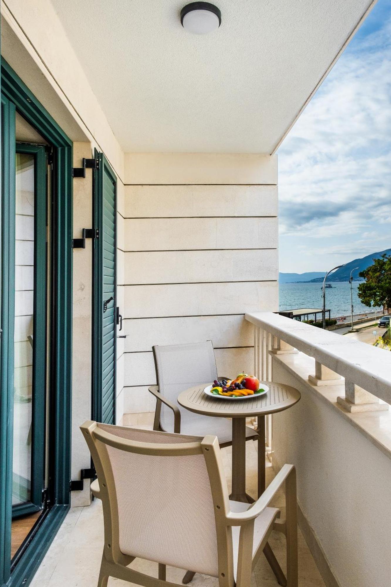 Hotel Villa Royal Tivat Exterior foto