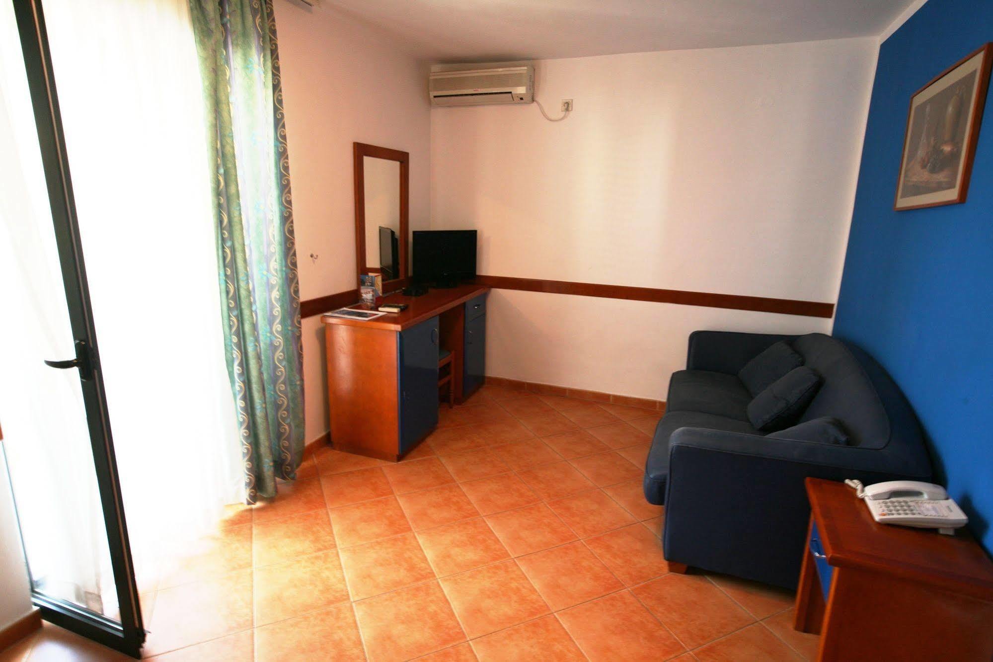 Hotel Villa Royal Tivat Exterior foto