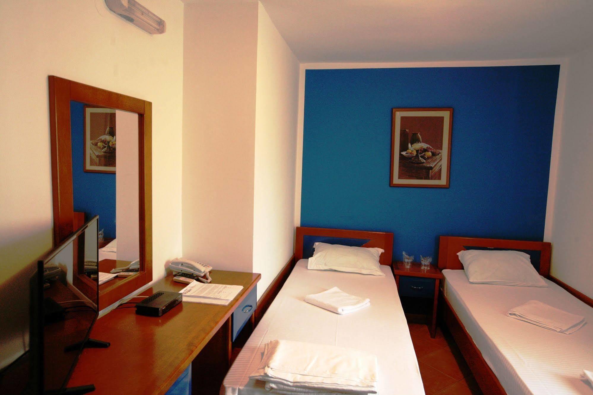 Hotel Villa Royal Tivat Exterior foto